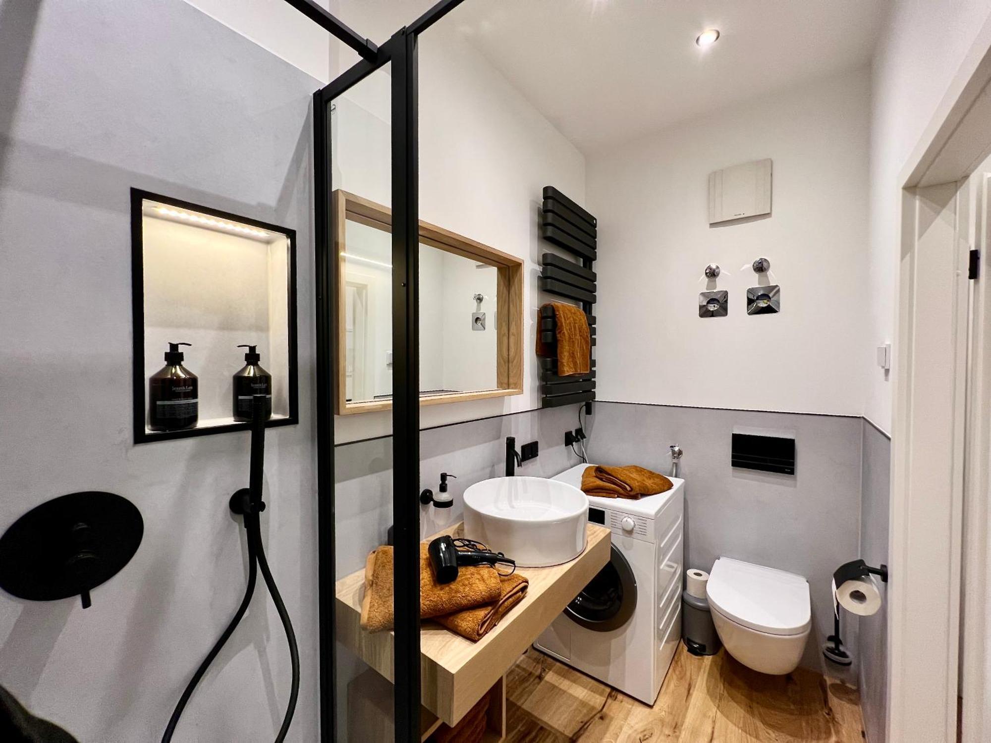 צוויקאו Edler Wohnraum Luxurioeses Studio Im Zentrum Mit Balkon, Kaffeevollautomat, Klima & Parkplatz מראה חיצוני תמונה