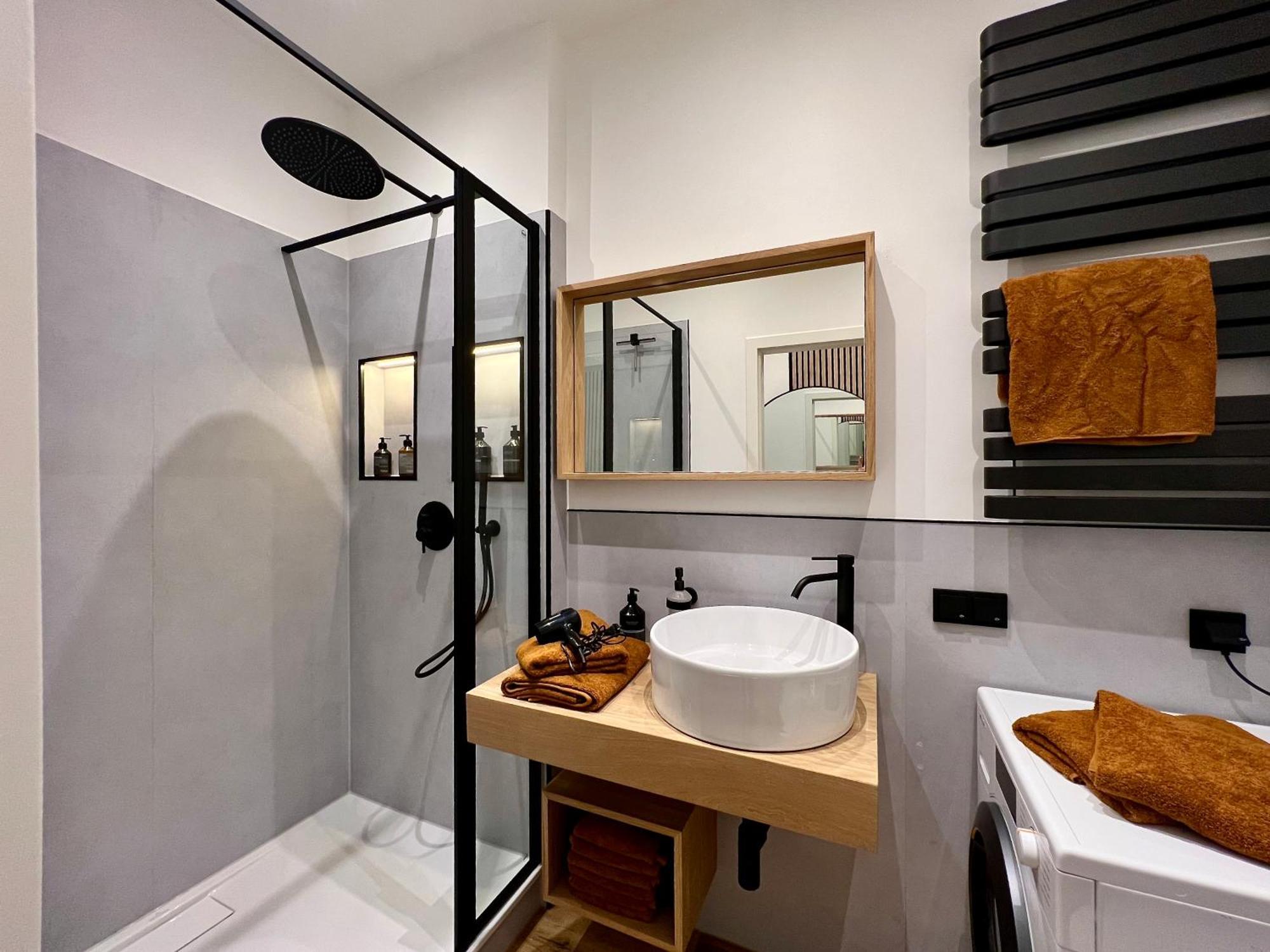 צוויקאו Edler Wohnraum Luxurioeses Studio Im Zentrum Mit Balkon, Kaffeevollautomat, Klima & Parkplatz מראה חיצוני תמונה